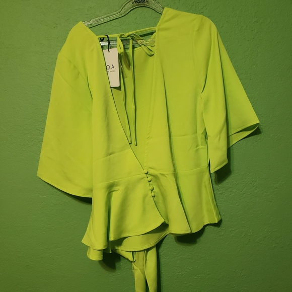 J.O.A. Open Back Top Peplum Tie Front Flared Sleeves Women Medium Bright Green. - Picture 4 of 7